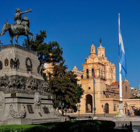 San Martín Square and Córdoba Cathedral